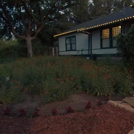 Granbury Gardens Bed And Breakfast-3